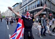 بريطانيا: 567 معتقلا من بلطجية اليمين المتطرف