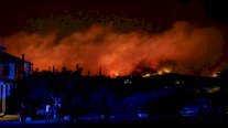 إخلاء بلدات جديدة مع اقتراب حرائق اليونان من أثينا