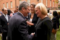 استطلاع: شعبية ستارمر تتراجع