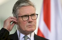 بريطانيا إلى حظر التدخين في الهواء الطلق 