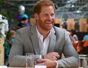 العائلة الملكية البريطانية تكسر الصمت مع الأمير هاري