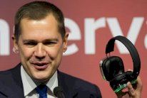 جينريك يفجر قنبلة 