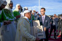 ولي عهد المغرب يسلم جائزة الملك محمد السادس للفروسية التقليدية