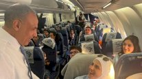 وزير خارجية مصر في طائرة واحدة مع المصريين العائدين من لبنان