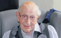 وفاة أكبر رجل معمر في العالم