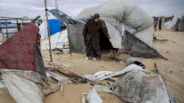 الشتاء يضاعف معاناة نازحي غزة ويهدد خيمهم المؤقتة