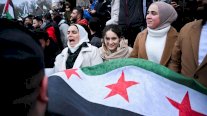 بوليتيكو: السوريون في أوروبا يشعرون بالصدمة