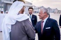 عبدالله الثاني يحادث محمد بن زايد في أبو ظبي