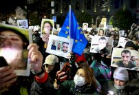 بريطانيا تعاقب خمسة مسؤولين جورجيين