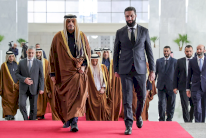 هل يكون تميم بن حمد أول زعيم عربي تطأ قدماه 