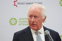 تشارلز الثالث يزور معسكر الاعتقال النازي (أوشفيتز)