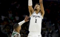 أن بي ايه: ويمبانياما يقود سبيرز إلى أفضل مباراة هجومية