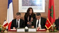 وزيرا العدل المغربي والفرنسي يوقعان على إعلان مشترك في الرباط