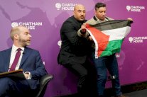 مؤيدون لفلسطين يقتحمون المعهد الملكي البريطاني