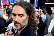 إدانة الممثل البريطاني راسل براند بتهم جنسية 