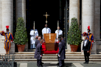 جنازة البابا كانت أكثر من تقييم عزاء