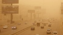 عاصفة رملية تجبر مصر على الجلوس في بيتها! 