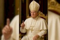 ترامب في قلنسوة البابا 