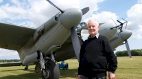 وبهذا حسم الطيار البريطاني سبب طول عمره!