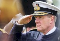 علاقة مشبوهة تطيح قائد البحرية الملكية البريطانية 