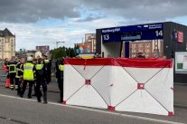 امرأة تطعن 12 شخصًا داخل محطة هامبورغ والشرطة تعتقلها