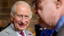 الملك تشارلز لمحارب قديم: استمر باحتساء الويسكي