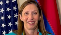 أول سفيرة أميركية في موسكو تغادر منصيها 