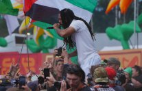 بي بي سي: كان ينبغي وقف بث هتاف 