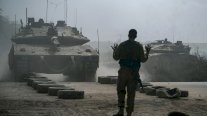 إسرائيل تغزو غزة جواً وبحراً وبالدبابات والروبوتات 