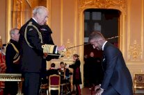 عاهل بريطانيا يوشِّح ديفيد بيكهام بلقب (فارس)