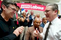 هل سيتنحى كير ستارمر؟