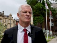 وزير بريطاني يحذر من شبح الحرب