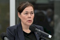 وزيرة خارجية غرينلاند تخرج من البيت الأبيض باكية! (فيديو)