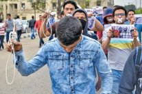 حرب الهاشتاغ بدأت في مصر بين أنصار مرسي وخصومه