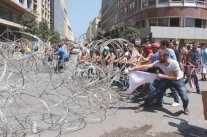  «طلعت ريحتكم» تطلق انتفاضة لبنانية ضد القيادات