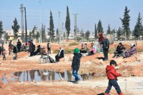 آلاف يهربون ... حفاة وعراة من جحيم حلب