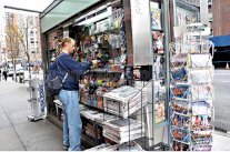 الصحف الورقية تقود الرأي العام... والـ «سوشال ميديا»