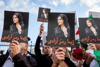 لماذا يصعِّد النظام الإيراني حملات الإعدام العنصرية؟