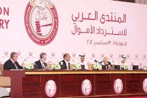 بريطانيا تلتزم بتعقب ما نهبته أنظمة عربية منهارة