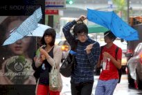 مقتل أربعة وإجلاء الآلاف بعد اجتياح إعصار شرق الصين