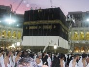 الكعبة تنتظر كسوتها الجديدة مع شروق التاسع من ذي الحجة 