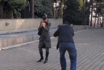 شبان إيران يردون على نتانياهو بشأن ارتداء الجينز 