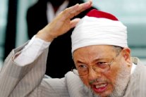 القرضاوي يدعو إلى إعادة مرسي احتفالًا بنصر أكتوبر