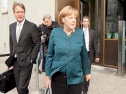 ميركل تبدأ مباحثات