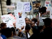 مئات المتظاهرين يطالبون بـ