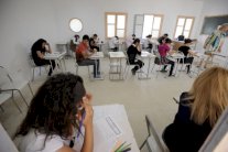 نصّ حول الحجاب في مدارس تونس يثير غضبًا وسجالاً