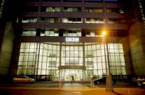 بي بي سي تعيد سراً توظيف 9 من أعلى موظفيها أجراً