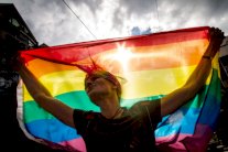 منظمة العفو تنتقد مشروعا خليجيا لحظر دخول المثليين جنسيا 