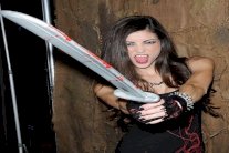 الرجل يقتل بعنف والمرأة تقتل بإبداع!