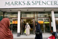 بريطانيات إعتنقن الإسلام فاتهمن بالجنون وبـ